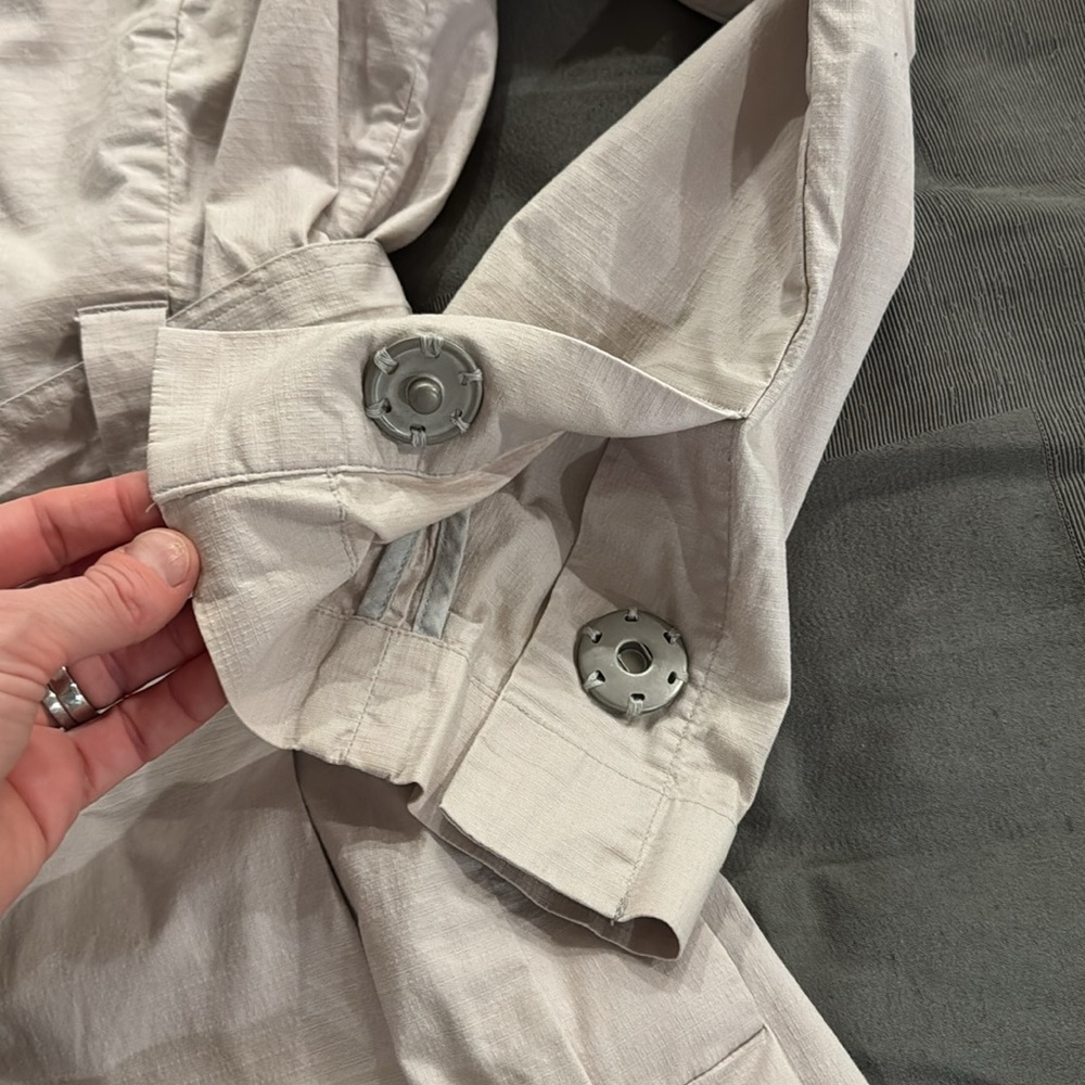 Cabi Pleated Belted Trench - Picture 10 of 12